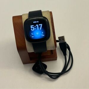 Fitbit versa 3 ( charger included, tested, excellent)